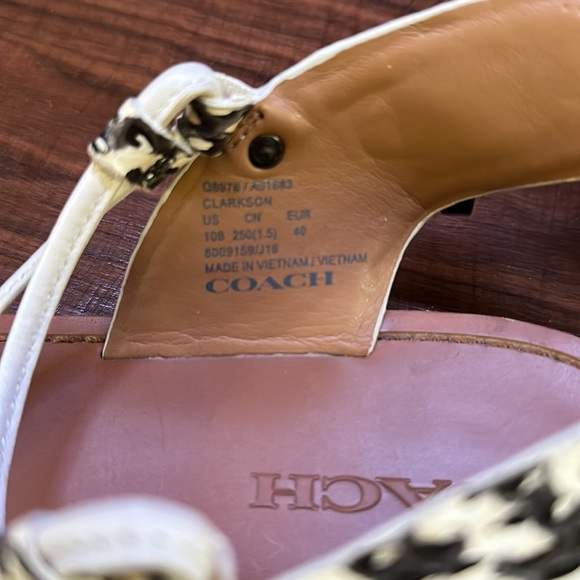 Women’s coach sandals size 10, leather snake skin print with buckles. - Picture 2 of 7